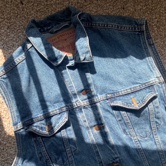 VINTAGE LEVI’S DENIM VEST - Picture 1 of 4